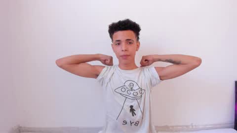 Snapshot of skady_coronado chatting on December 14, 9:35 pm skady_coronado online show from December 14, 9:35 pm