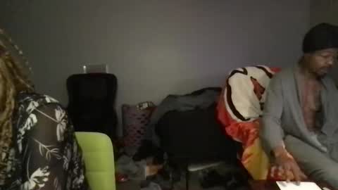 Snapshot of skarfos_babes chatting on December 3, 2:27 pm skarfos_babes online show from December 3, 2:27 pm