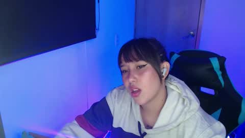 Alice online show from April 21, 2:51 am