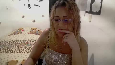 Snapshot of skarleth_diaz chatting on February 28, 5:08 am SKARLETH online show from February 28, 5:08 am