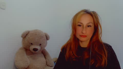 Snapshot of skarlett2072 chatting on December 17, 12:11 pm Arlett online show from December 17, 12:11 pm
