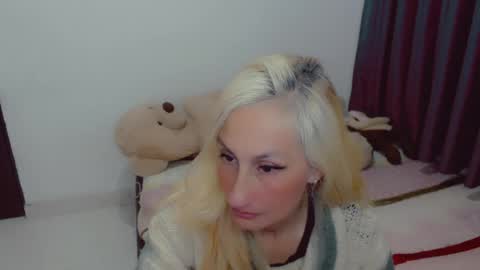 Snapshot of skarlett2072 chatting on March 27, 11:32 am Arlett online show from March 27, 11:32 am