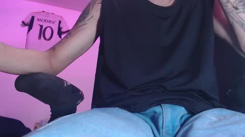 Snapshot of skateboy444 chatting on February 27, 6:29 am king online show from February 27, 6:29 am