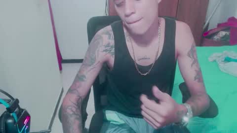 Snapshot of skateboy444 chatting on October 4, 12:58 pm king online show from October 4, 12:58 pm