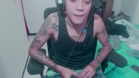 Snapshot of skateboy444 chatting on October 6, 8:23 am king online show from October 6, 8:23 am