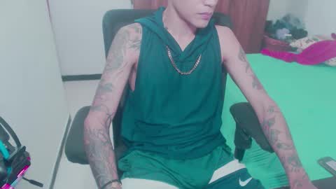 Snapshot of skateboy444 chatting on October 11, 8:24 am king online show from October 11, 8:24 am