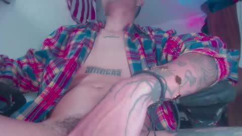 Snapshot of skateboy444 chatting on February 19, 6:42 am king online show from February 19, 6:42 am