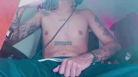 Snapshot of skateboy444 chatting on February 21, 8:26 am king online show from February 21, 8:26 am