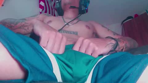 Snapshot of skateboy444 chatting on February 26, 5:17 am king online show from February 26, 5:17 am