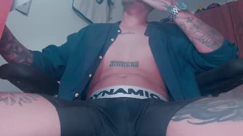 Snapshot of skateboy444 chatting on June 27, 5:34 am king online show from June 27, 5:34 am