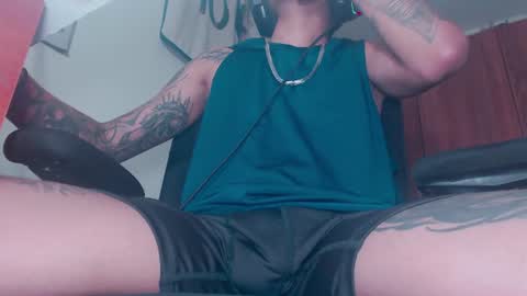 Snapshot of skateboy444 chatting on July 2, 5:46 am king online show from July 2, 5:46 am