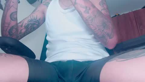 Snapshot of skateboy444 chatting on July 7, 5:21 am king online show from July 7, 5:21 am
