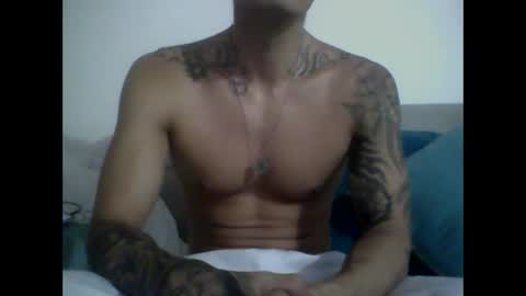 Snapshot of skater19xxx chatting on February 15, 2:47 am miguel online show from February 15, 2:47 am