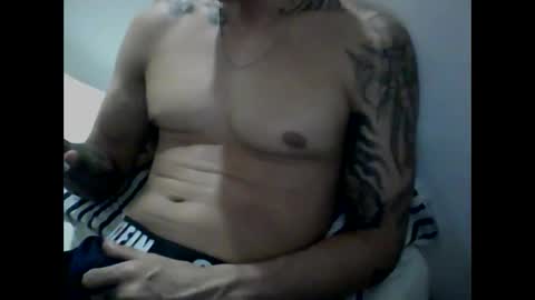 Snapshot of skater19xxx chatting on March 12, 1:36 am miguel online show from March 12, 1:36 am