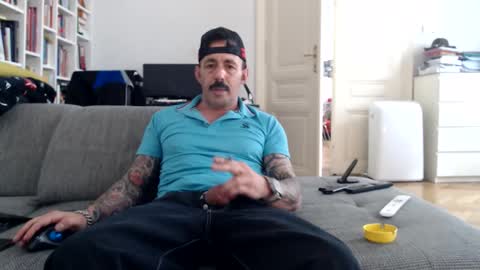 Snapshot of skaterproll chatting on April 13, 9:48 am skaterproll online show from April 13, 9:48 am