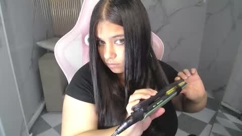 Snapshot of skeler_lovd_b chatting on February 20, 12:49 pm Skarlet online show from February 20, 12:49 pm