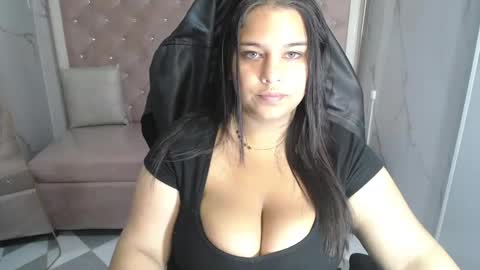 Snapshot of skeler_lovd_b chatting on February 26, 12:26 pm Skarlet online show from February 26, 12:26 pm