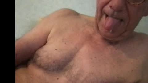 Snapshot of skima48 chatting on May 26, 5:25 am skima48 online show from May 26, 5:25 am