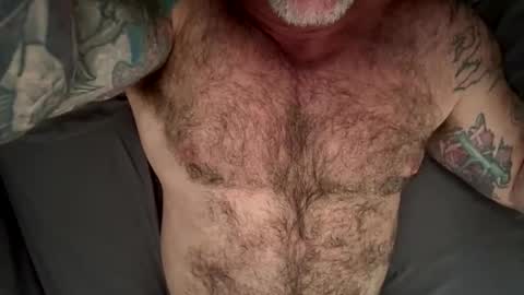 Snapshot of skimaskedbeef chatting on April 16, 9:15 pm BEEF online show from April 16, 9:15 pm