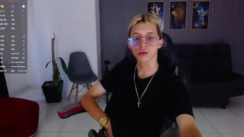 Snapshot of skinny_bigcock20 chatting on November 21, 8:18 pm skinny_bigcock20 online show from November 21, 8:18 pm