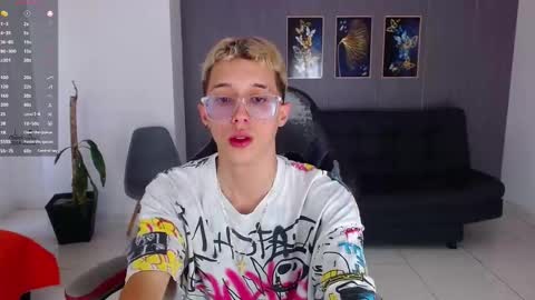 Snapshot of skinny_bigcock20 chatting on November 22, 8:52 pm skinny_bigcock20 online show from November 22, 8:52 pm