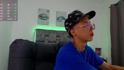 Snapshot of skinny_bigcock20 chatting on November 27, 10:23 pm skinny_bigcock20 online show from November 27, 10:23 pm