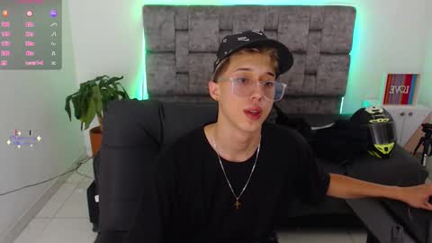 Snapshot of skinny_bigcock20 chatting on December 1, 9:09 pm skinny_bigcock20 online show from December 1, 9:09 pm