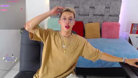 Snapshot of skinny_bigcock20 chatting on December 3, 9:02 pm skinny_bigcock20 online show from December 3, 9:02 pm