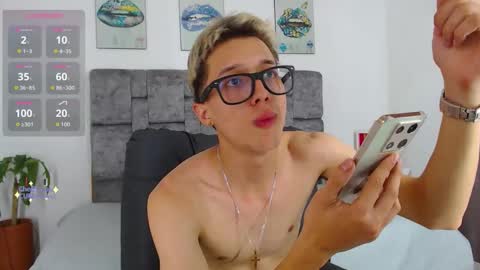 Snapshot of skinny_bigcock20 chatting on December 18, 8:59 pm skinny_bigcock20 online show from December 18, 8:59 pm