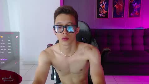 skinny_bigcock20 online show from April 10, 9:30 pm