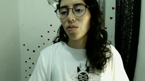 Raelle online show from May 17, 1:14 am