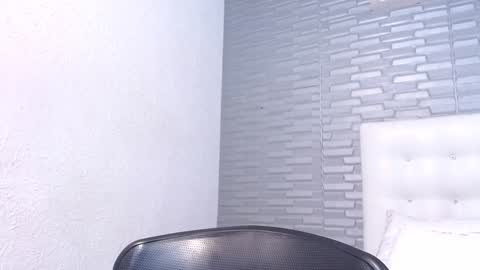 Snapshot of skinny_hottie18 chatting on December 14, 10:50 pm skinny_hottie18 online show from December 14, 10:50 pm