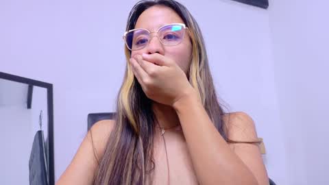 Snapshot of skinny_hottie18 chatting on January 25, 1:19 pm skinny_hottie18 online show from January 25, 1:19 pm