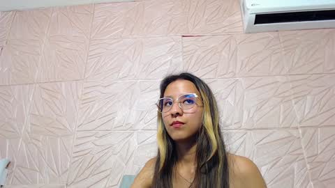 Snapshot of skinny_hottie18 chatting on January 29, 11:04 pm skinny_hottie18 online show from January 29, 11:04 pm