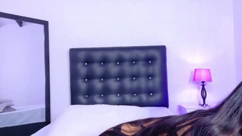 skinny_hottie18 online show from April 15, 8:09 pm