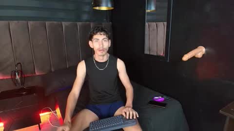 skinny jean  online show from March 18, 8:23 pm