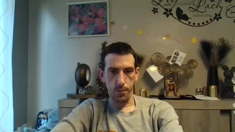 Snapshot of skinnybigcock2 chatting on December 3, 8:38 am SkinnyBigCock2 online show from December 3, 8:38 am