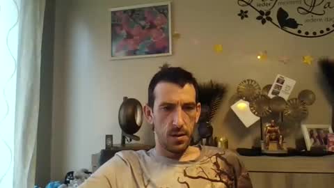 Snapshot of skinnybigcock2 chatting on December 6, 9:21 am SkinnyBigCock2 online show from December 6, 9:21 am