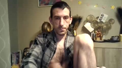 Snapshot of skinnybigcock2 chatting on December 18, 3:04 am SkinnyBigCock2 online show from December 18, 3:04 am