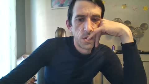 Snapshot of skinnybigcock2 chatting on February 18, 3:32 pm SkinnyBigCock2 online show from February 18, 3:32 pm
