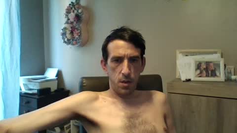 Snapshot of skinnybigcock2 chatting on June 18, 11:25 am SkinnyBigCock2 online show from June 18, 11:25 am