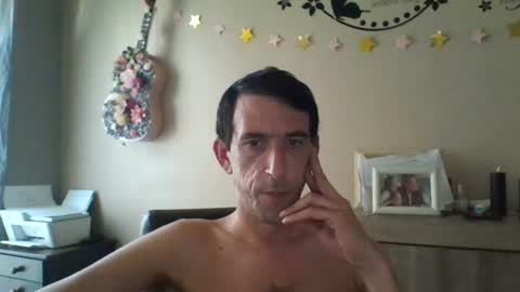 Snapshot of skinnybigcock2 chatting on June 23, 2:37 pm SkinnyBigCock2 online show from June 23, 2:37 pm