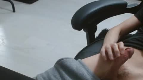 Snapshot of skinnybody2 chatting on December 31, 12:00 am Ty online show from December 31, 12:00 am