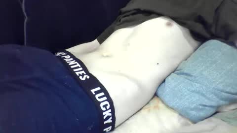 skinnycuteb0y online show from June 5, 8:42 am