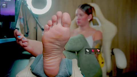 GoddessSkinny online show from January 19, 12:28 am