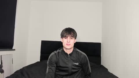 Snapshot of skinnyguywithbigd chatting on November 27, 2:52 pm skinnyguywithbigd online show from November 27, 2:52 pm