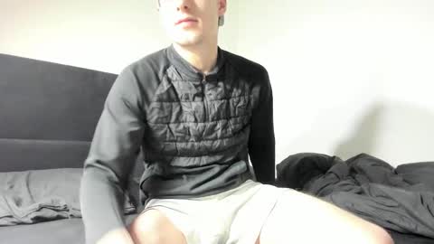 Snapshot of skinnyguywithbigd chatting on December 3, 2:52 am skinnyguywithbigd online show from December 3, 2:52 am