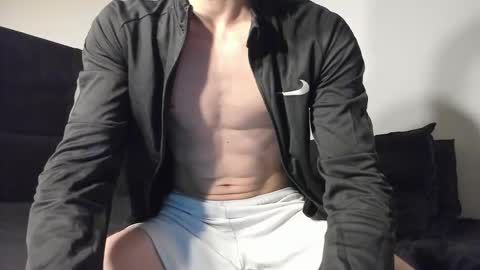 Snapshot of skinnyguywithbigd chatting on February 5, 1:10 am skinnyguywithbigd online show from February 5, 1:10 am