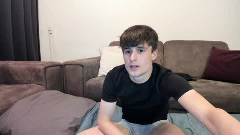 Snapshot of skinnyguywithbigd chatting on April 14, 11:44 pm skinnyguywithbigd online show from April 14, 11:44 pm