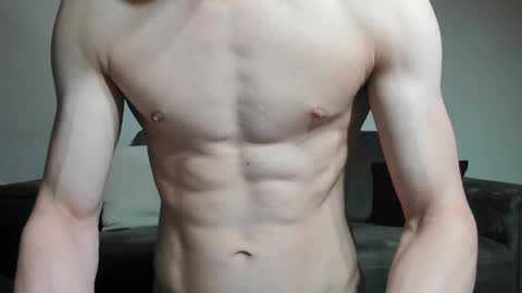 Snapshot of skinnyguywithbigd chatting on April 25, 12:35 am skinnyguywithbigd online show from April 25, 12:35 am